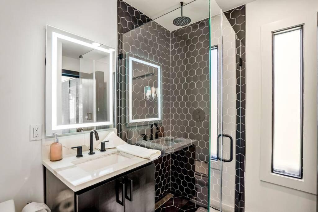 Quantum Tiny Loft At East End Revitalized Х'юстон Екстер'єр фото