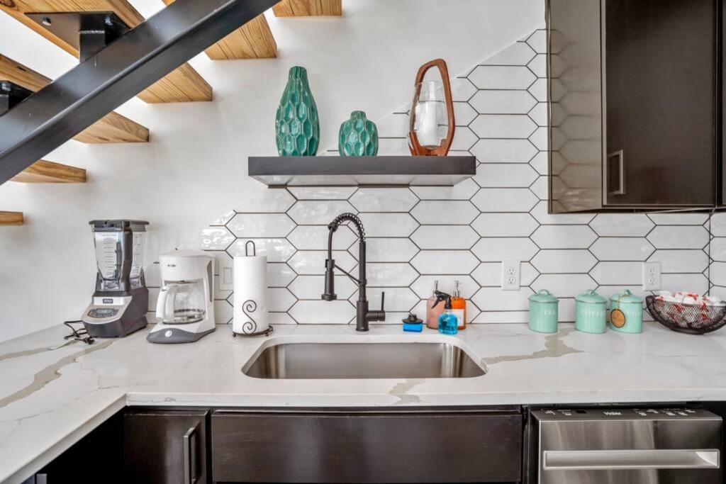 Quantum Tiny Loft At East End Revitalized Х'юстон Екстер'єр фото